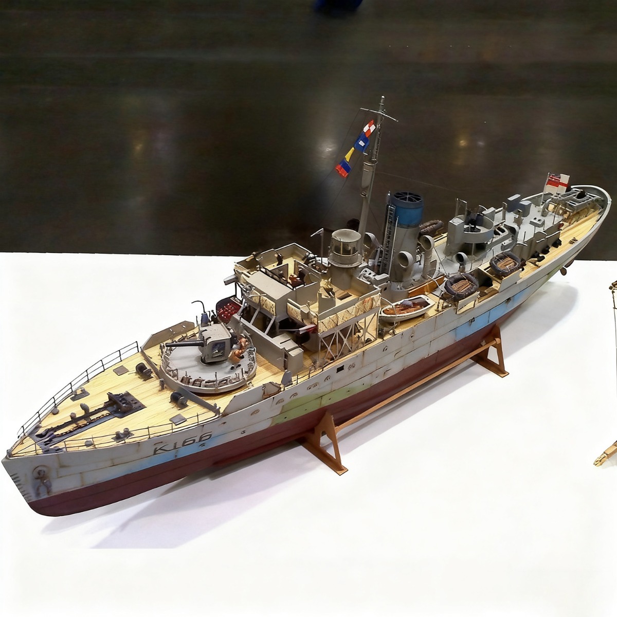 Model Kit Revell - โมเดลเรือรบฟลาวเวอร์คลาส รีเวลล์ ขนาด 1/72 ความยาว 88.2