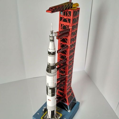 1:300 Scale USS Saturn V Rocke - Model Kit Uss Iowa บทวิจารณ์และราคา